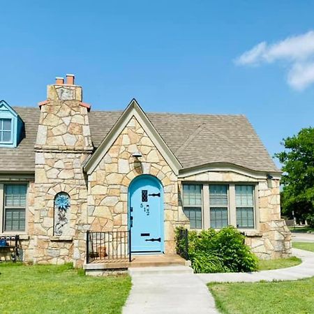 1 Mile To Fort Sill! The Carolebelle Cottage Sleeps 8 With Hottub,Grills,Firepit Лоутън Екстериор снимка