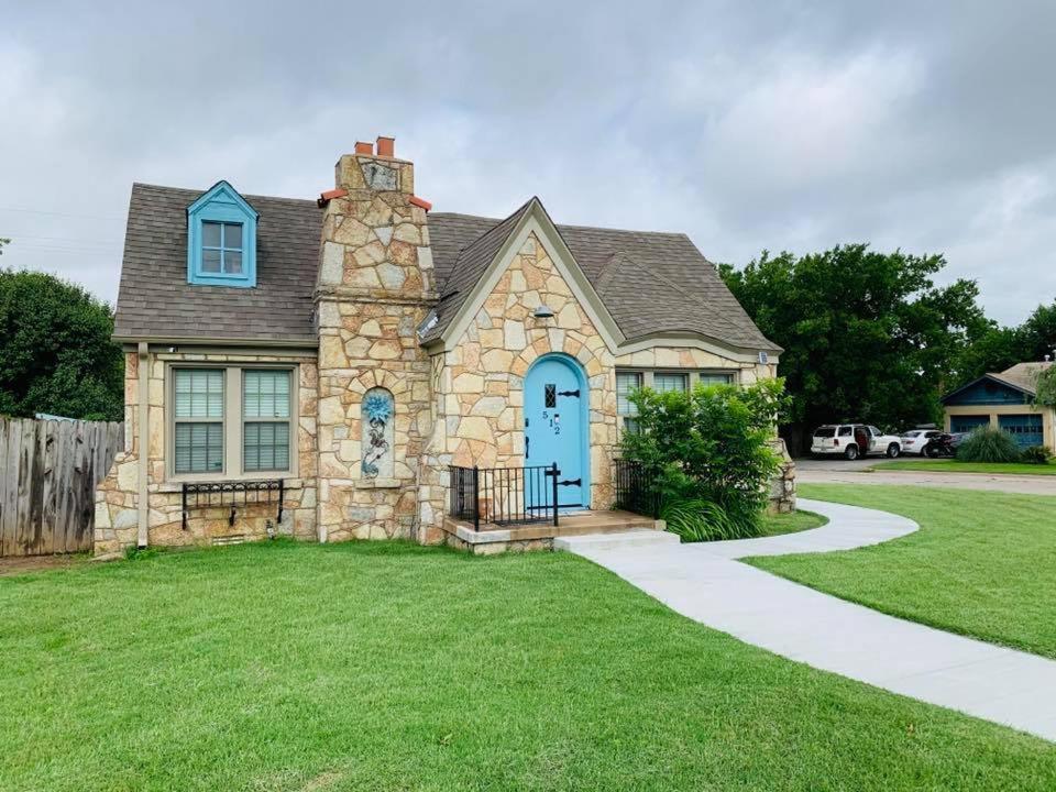 1 Mile To Fort Sill! The Carolebelle Cottage Sleeps 8 With Hottub,Grills,Firepit Лоутън Екстериор снимка