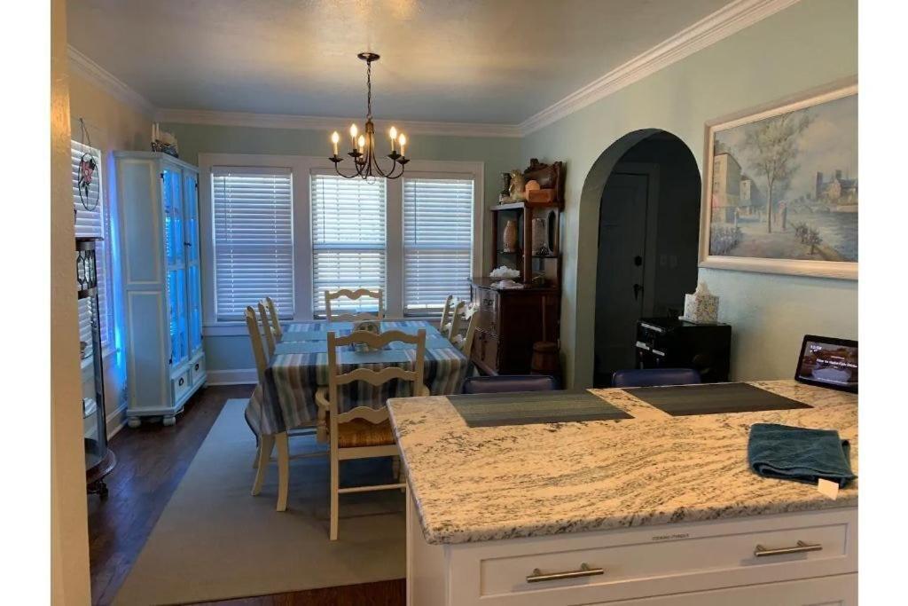 1 Mile To Fort Sill! The Carolebelle Cottage Sleeps 8 With Hottub,Grills,Firepit Лоутън Екстериор снимка