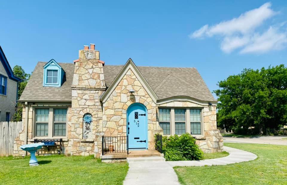 1 Mile To Fort Sill! The Carolebelle Cottage Sleeps 8 With Hottub,Grills,Firepit Лоутън Екстериор снимка