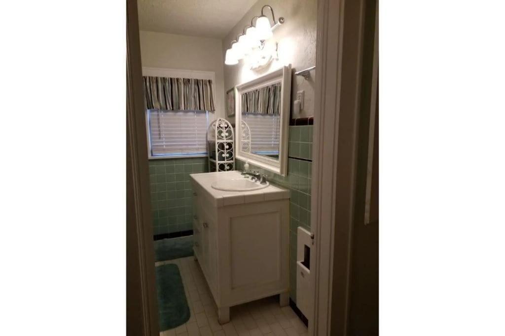 1 Mile To Fort Sill! The Carolebelle Cottage Sleeps 8 With Hottub,Grills,Firepit Лоутън Екстериор снимка