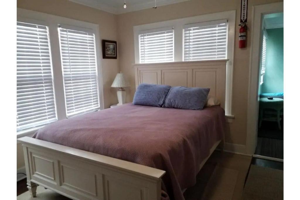 1 Mile To Fort Sill! The Carolebelle Cottage Sleeps 8 With Hottub,Grills,Firepit Лоутън Екстериор снимка
